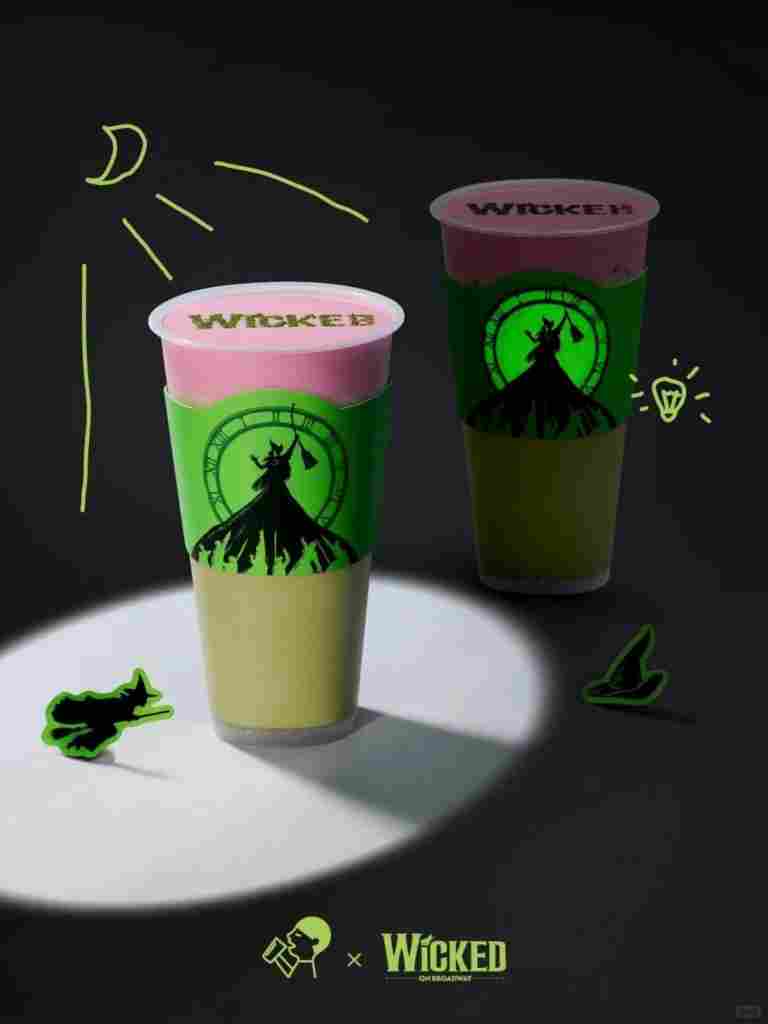 喜茶x《WICKED》联名限定，网友喊话“国内也该上新了！(图1)