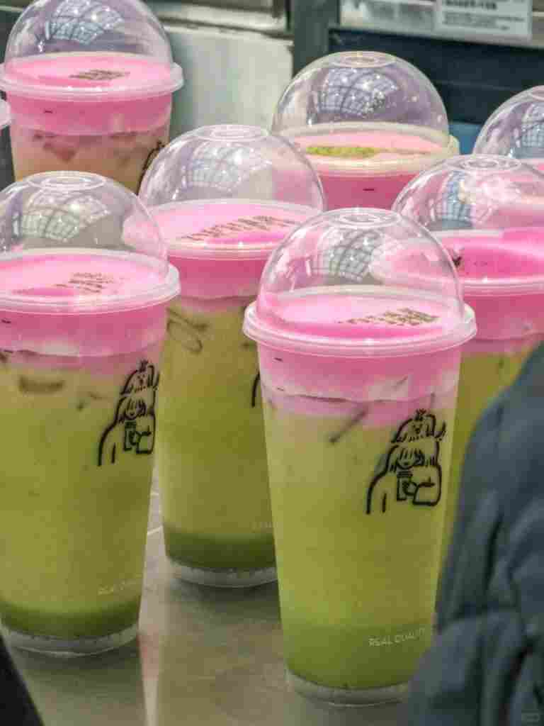 喜茶x《WICKED》联名限定，网友喊话“国内也该上新了！(图5)